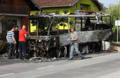 Cijeli izgorio: 'Autobus gori, ne mogu do aparata za gašenje!'