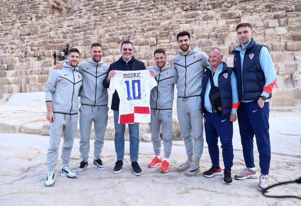Kairo: Hrvatski nogometni reprezentativci obišli su piramide