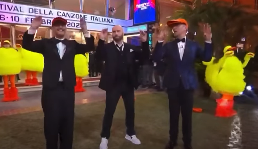 Travolta na pozornici zaplesao 'pačji ples', gledatelji bijesni: 'Vidi mu se na licu da ne želi...'