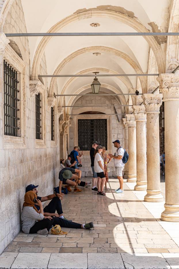 Dubrovnik:  Pune plaže i turističke gužve u gradu
