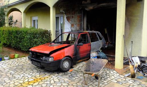 Vlasnike kuće probudio alarm: Pijavica je bacila auto na kuću