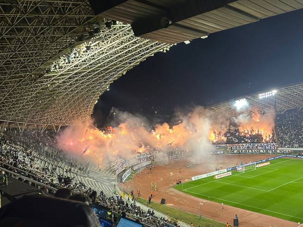 FOTO Torcida transparentima poslala nekoliko poruka: Evo što je pisalo na svakome od njih