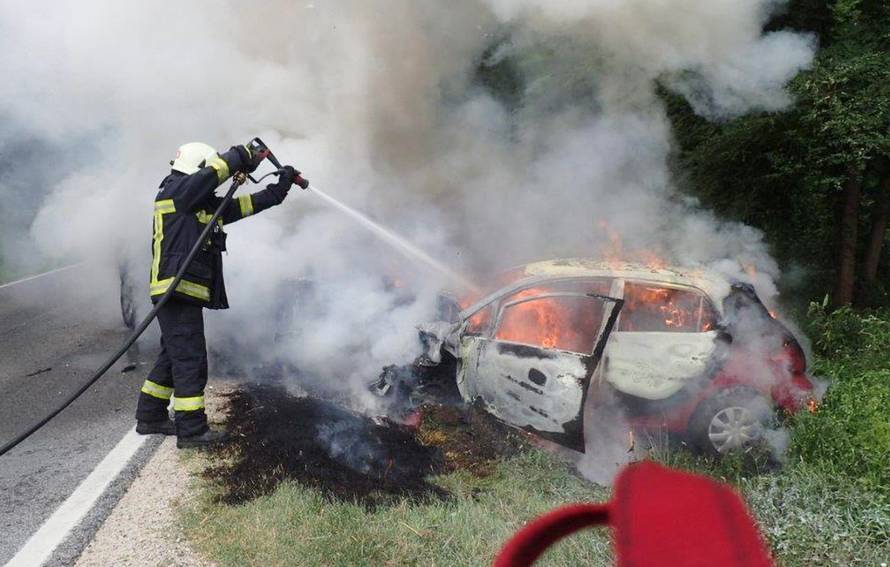 Užas kod Čakovca: Auti gorjeli, tata i dijete se bore za život...