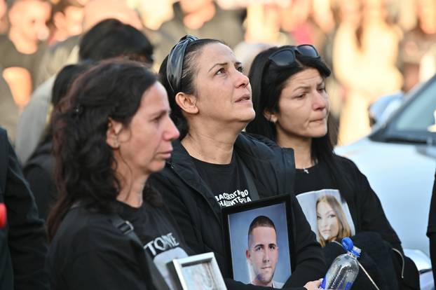 Skoplje. Prije početka suđenja za požar u diskoteci Pulse u Kočanima održan je prosvjed Marš anđela