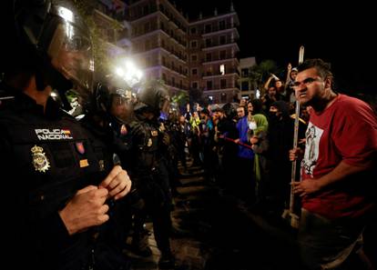 FOTO Ostavka, ubojice! Neredi na prosvjedu u Valenciji zbog poplava: 'Niste upozorili ljude'