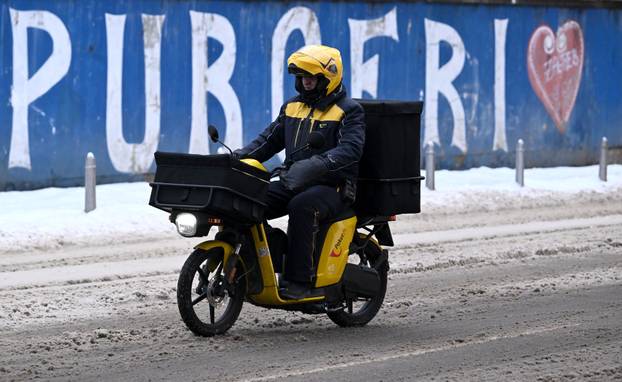 Zagreb: Snijeg zabijelio grad