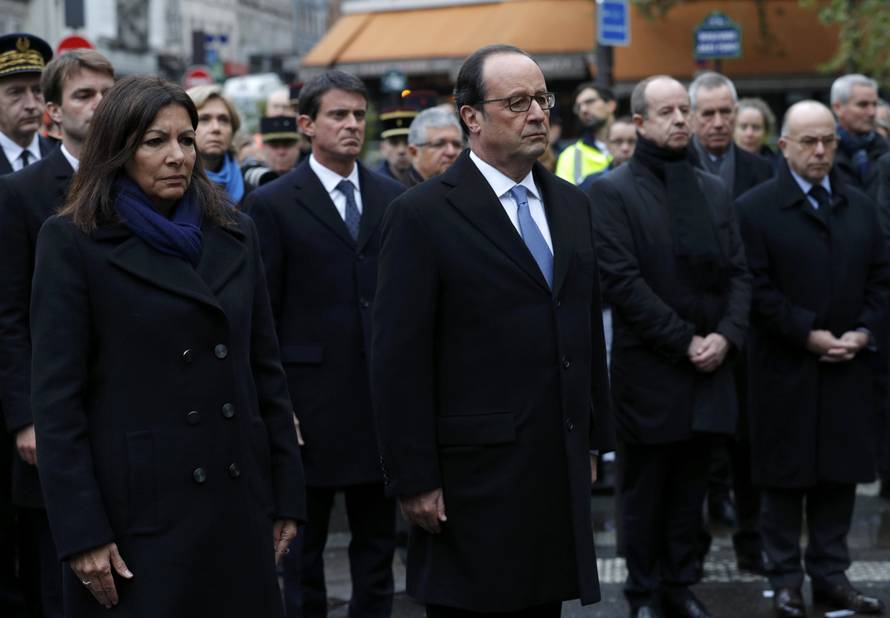 French President Francois Hollande and Paris Mayor Anne Hidalgo unveil a commemorative plaque next to the "A La Bonne Biere" cafe