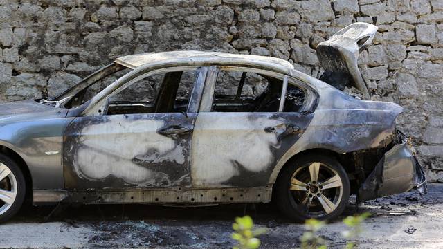 Napali bugarske navijače usred Zadra i zapalili im automobil