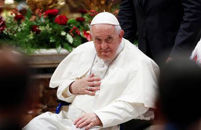 Papa Franjo u Vatikanu pripremio ručak za 1300 siromašnih ljudi i beskućnika