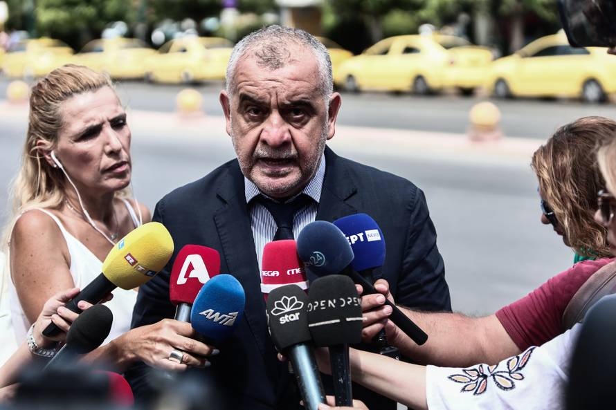 Prva skupina uhićenih navijača dovedena pred istražitelje na sud u Ateni