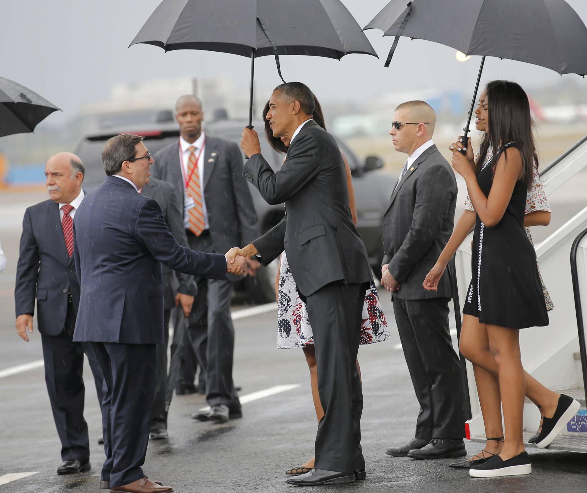 Povijesni posjet: Predsjednik Obama s obitelji sletio na Kubu