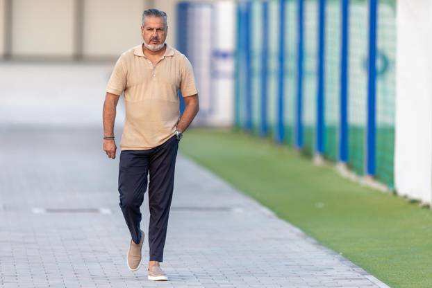 Nogometa&scaron;i Osijeka ve&ccaron;ernji trening odradili na Opus Areni