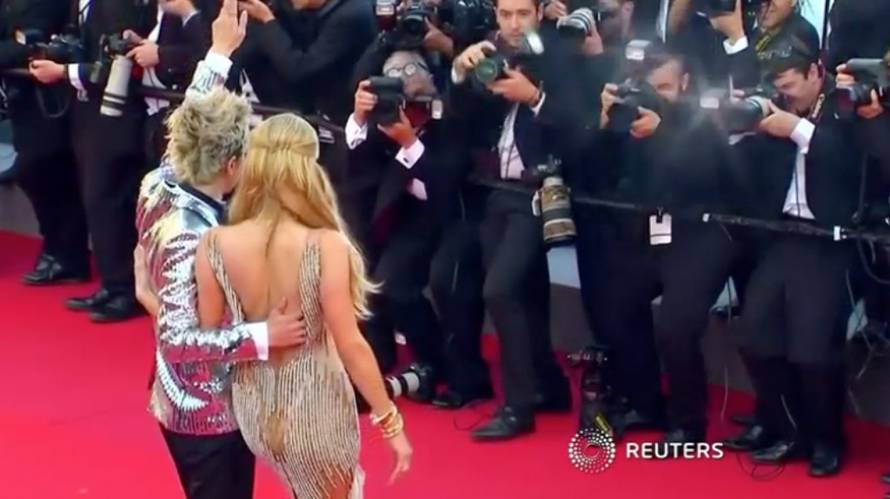 Razmažena bogatašica Paris posjetila sirotište i zaplakala