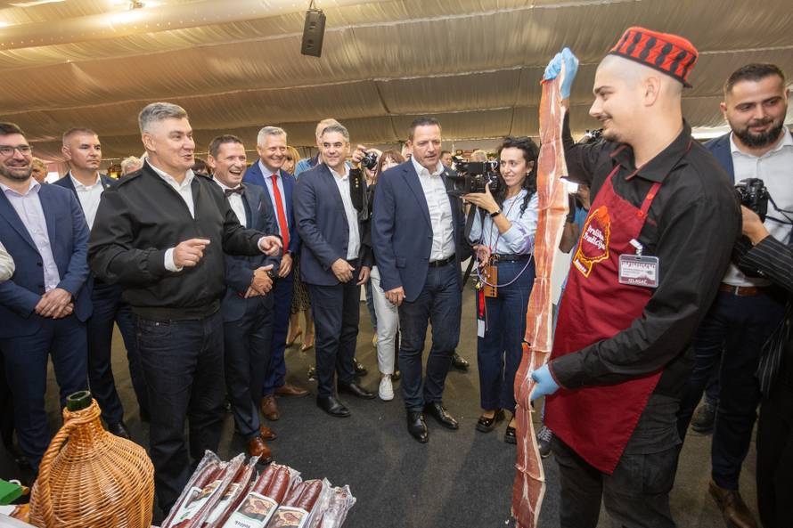 FOTO Pršut, ja, frenda dva: Zoki dobio kapitalca na sajmu u Istri