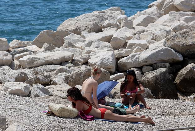 Split: Kupači na novoj plaži Žnjan