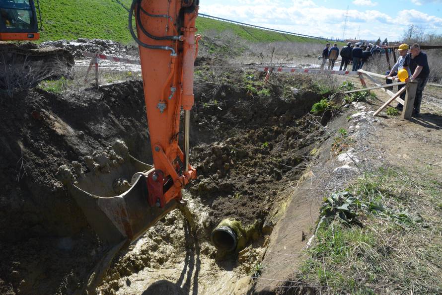DORH: Do onečišćenja uzoraka vode u Sl. Brodu došlo slučajno