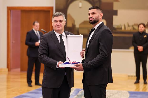 Zagreb: Predsjednik RH Zoran Milanović uručio odlikovanje Red kneza Trpimira s ogrlicom i Danicom Filipu Hrgoviću