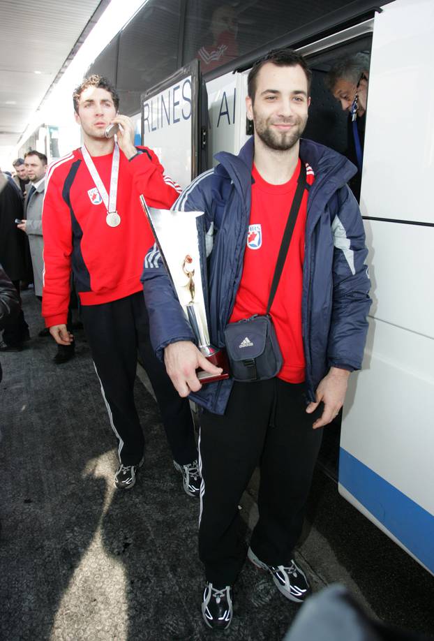 ARHIVA - Zagreb: Povratak srebrnih rukometaša sa Svjetskog prvenstva u Tunisu, 2005.