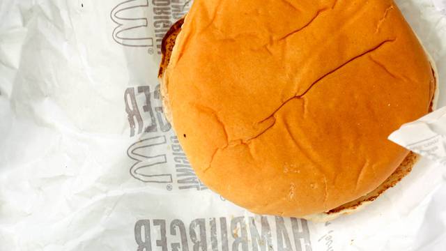 Otkrili tajnu: Evo zašto fast food burgeri nikad ne trunu