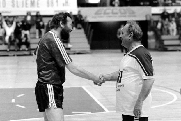 Zagreb: Humanitarni malonogometni turnir političkih stranaka u Domu sportova, 16.4.1990. - 17.4.1990.