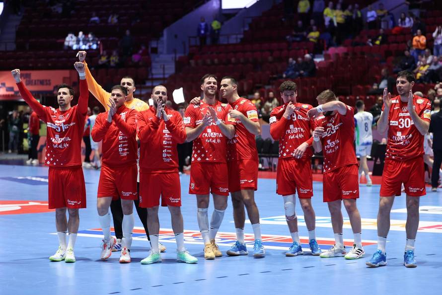 Malmo: Hrvatski rukometaši slave pobjedu u zagrljajima i poljupcima svojih najmilijih