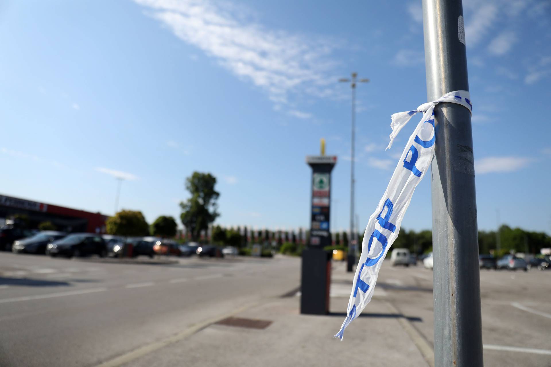 Zagreb: Parking Supernove nakon jučerašnje prometne nesreće u kojoj je više osoba ozlijeđeno