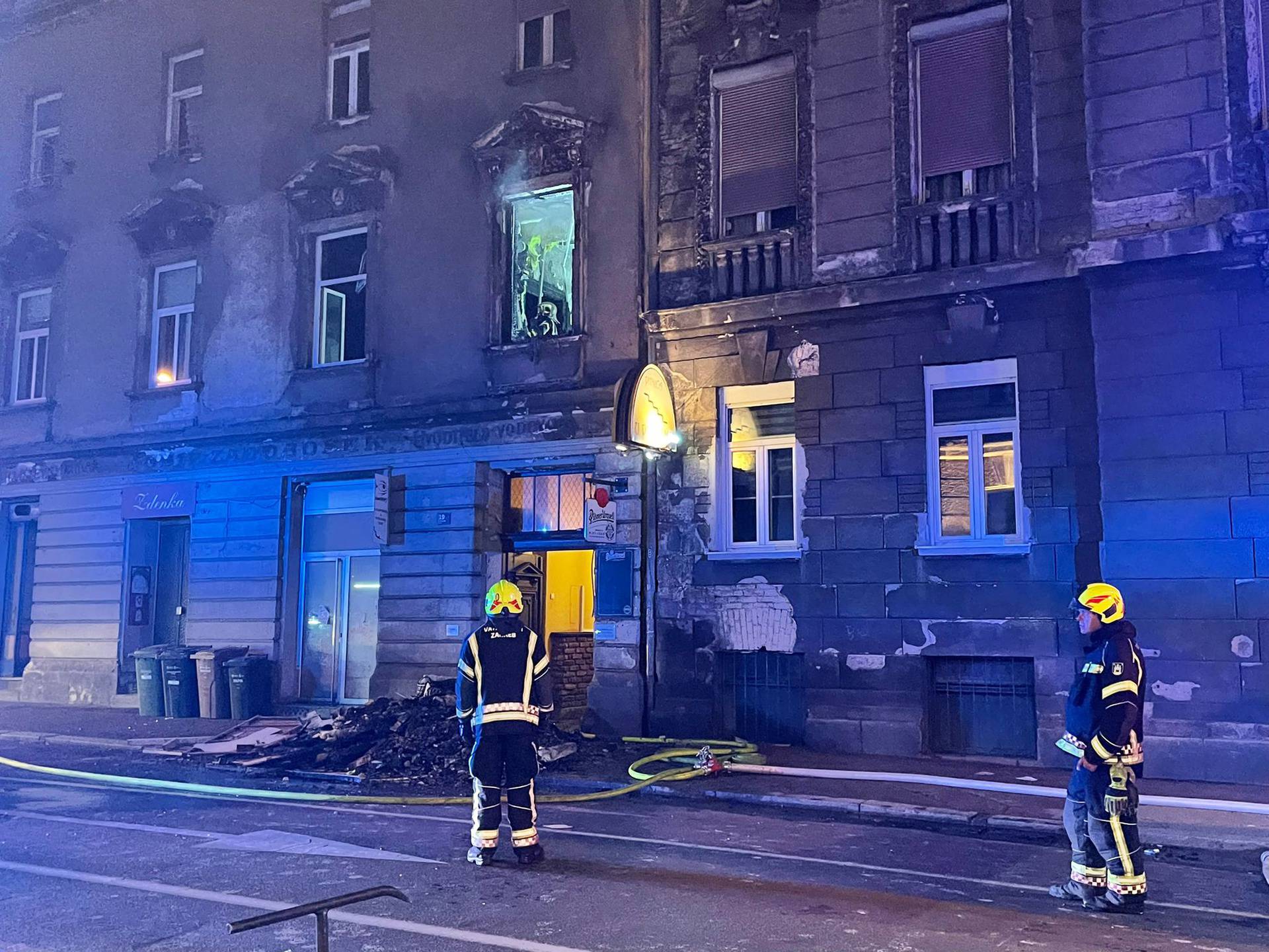 VIDEO Pogledajte dramatične prizore nakon požara, spašeno 7 ljudi: 'Sve je krenulo iz sobe...'