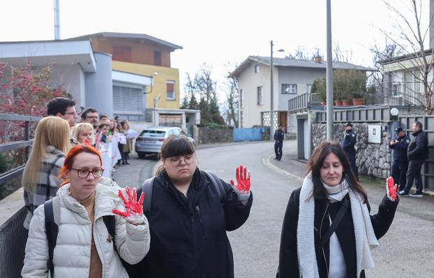 Zagreb: Mirna akcija solidarnosti sa svim žrtvama represivnog sustava u Srbiji ispred srpske ambasade