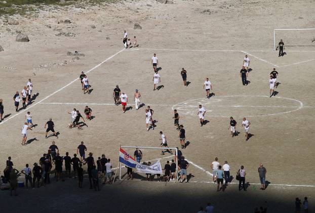 ARHIVA: Utakmica na dnu isušenog Modrog jezera koje danas doseže rekordan vodostaj