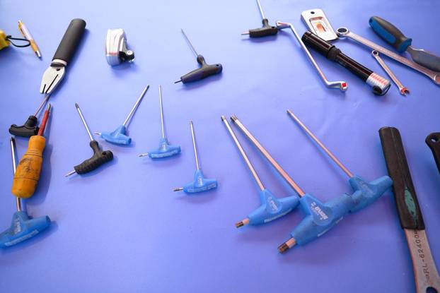 Zagreb: U okviru akcije "Majstori održivosti - sačuvaj, ne bacaj!" povodom Dana planeta Zemlje, obrtnici besplatno popravljali stvari