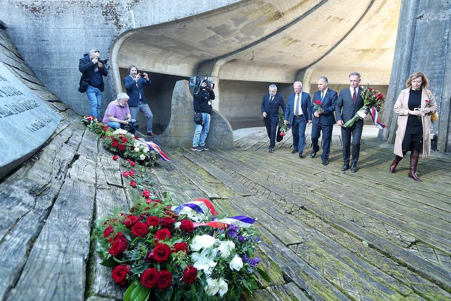 Milorad Pupovac i izaslanstvo manjina odali počast stradalima u Jasenovcu