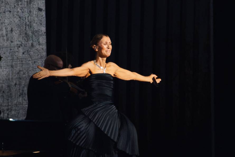 Celine Dion lors de son premier concert à la Plénitude Arena à Paris La Défense