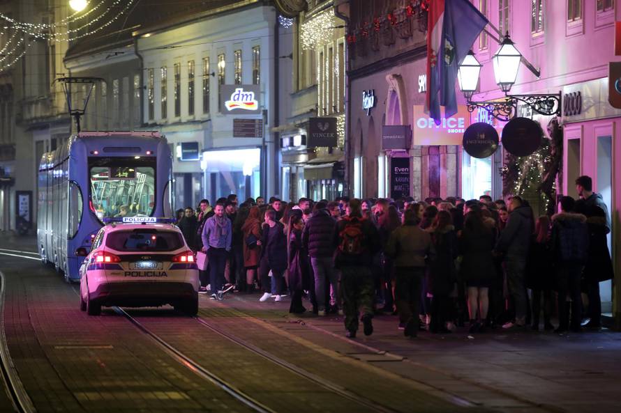 Doček na Trgu, za ulazak u ograđeni dio potrebna je COVID potvrda