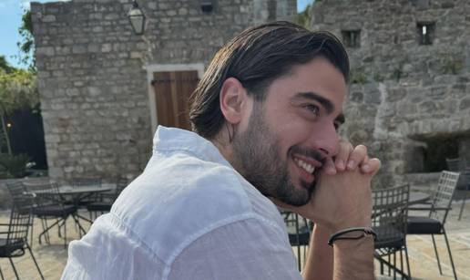 &Scaron;ime Elez se oglasio o zgodnoj plavu&scaron;i: 'Nije ljubav u pitanju'