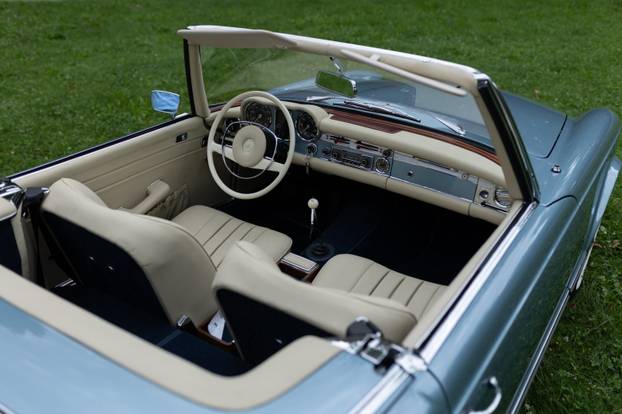 FOTO Automobil iz 1968. privlači pažnju po Zagrebu! Prodaje se za 235.000 €. Daju ga i za stan