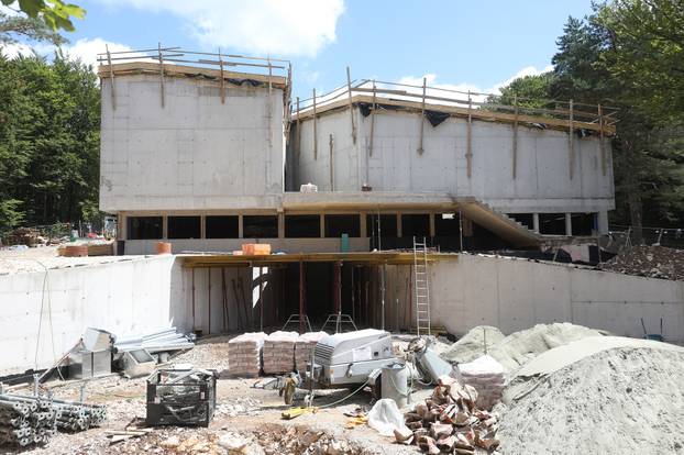 U NP Plitvička jezera u tijeku su radovi na uređenju hotela i izgradnji novog muzeja