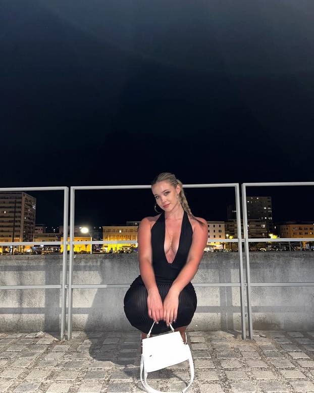 FOTO Prava bomba iz teretane: Naša fitness instruktorica blista u uskim outfitima za trening