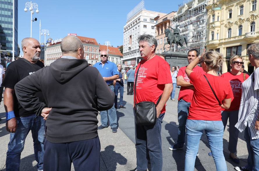 Gotov sastanak u Vladi: 'Štrajk će trajati dok ne isplate plaće'