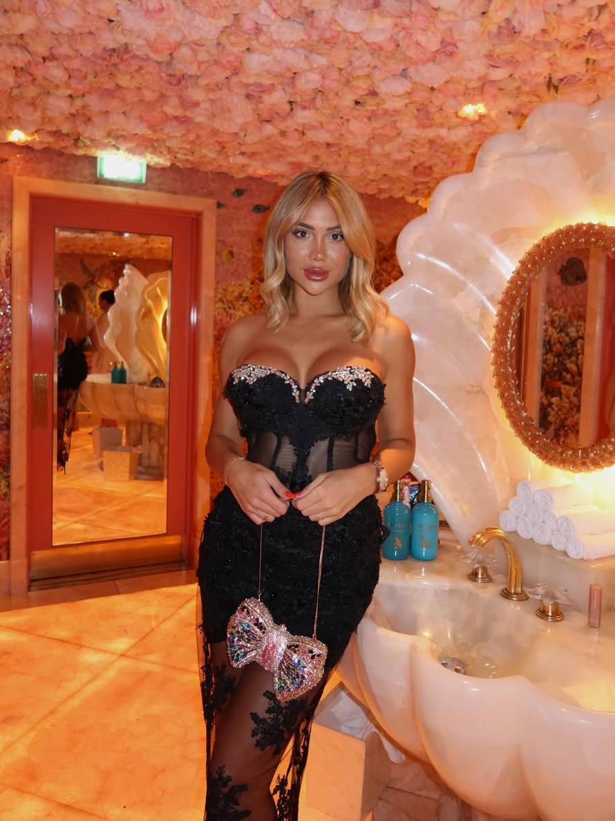 Lara (25) uvezla Bentley, carina tvrdi da je ukraden. Ona kaže: Nije istina, imam sve papire!