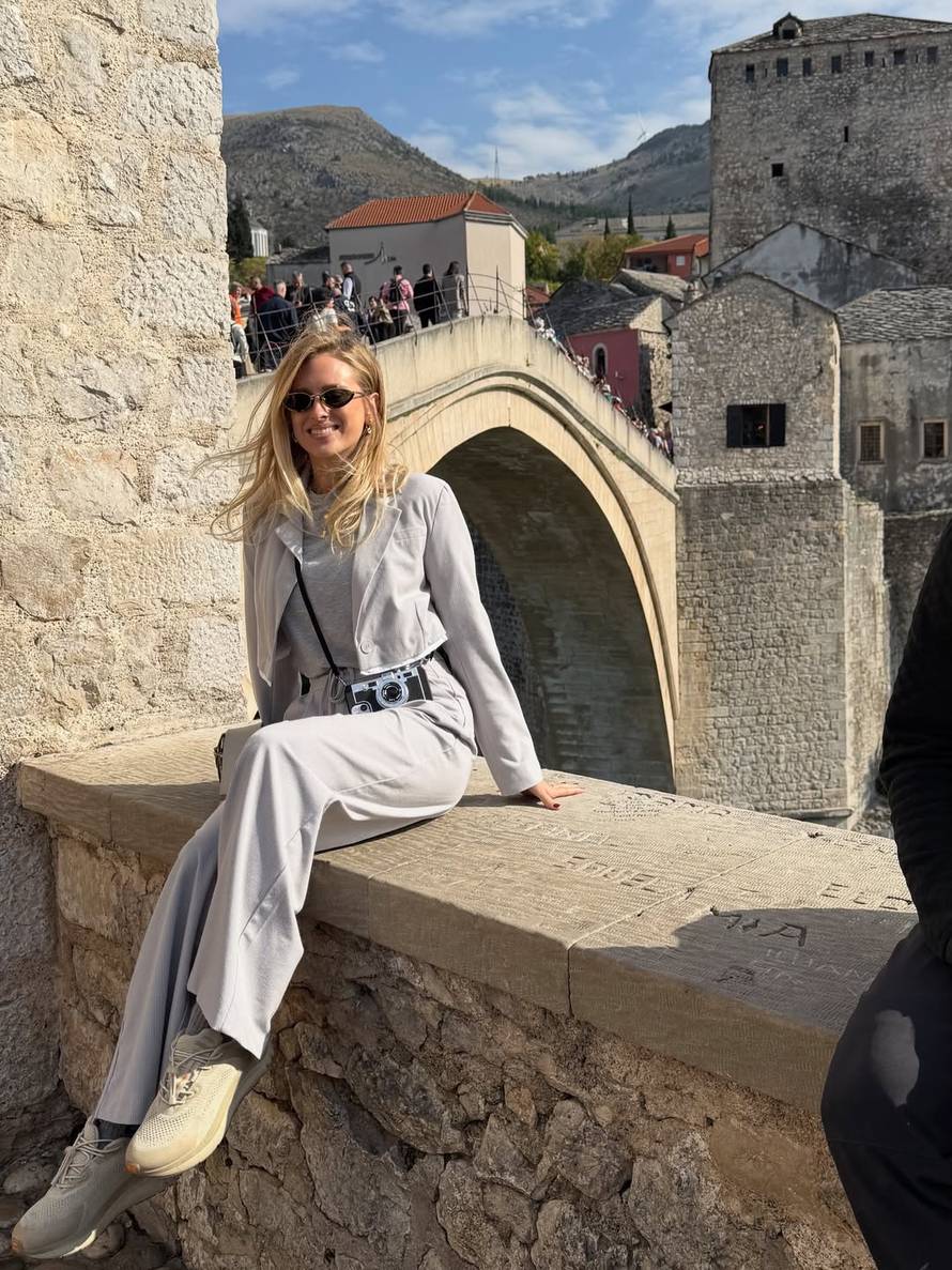 FOTO Nema zime za Domenicu: Pjevačica objavila fotku u badiću i otkrila da uživa u jeseni