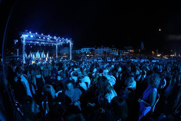 Vela Luka: Održan koncert "Trag u beskraju" posvećen Oliveru Dragojeviću