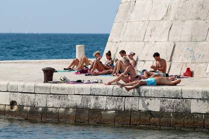 FOTO Ne pada ispod 35°C! Kraj je kolovoza, plaže i dalje pune