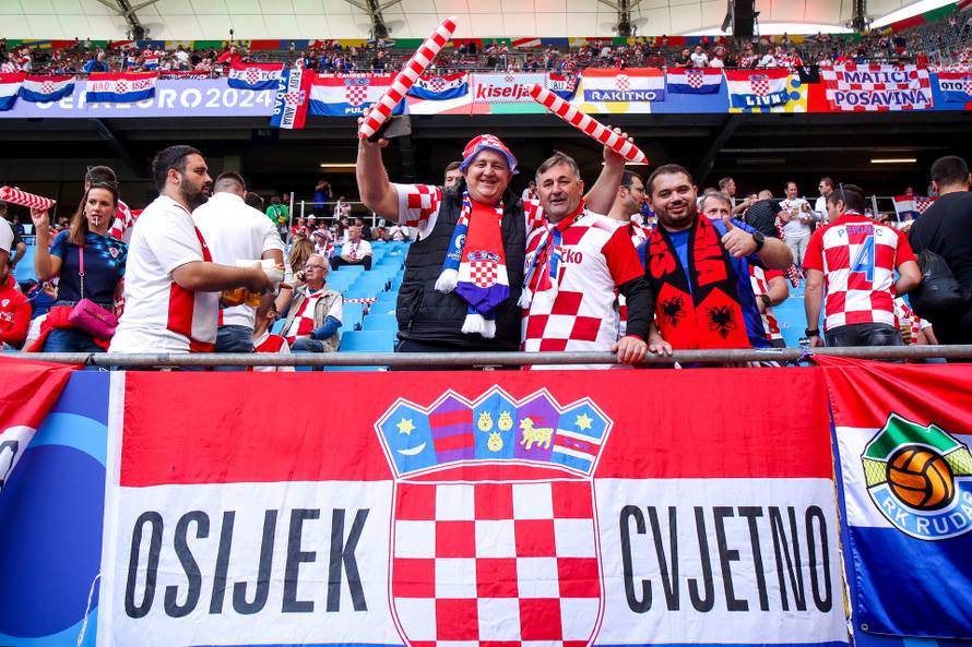Hamburg: Navijači uoči početka utakmice Hrvatske i Albanije u 2. kolu skupine B na Europskom prvenstvu