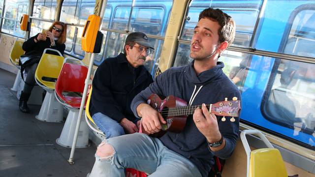 Zvijezda zagrebačkih tramvaja: Juan ukuleleom uljepšava dan