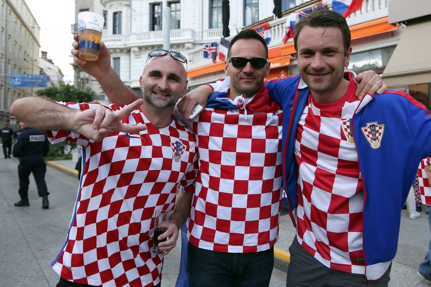 Galerija navijača u Francuskoj: Kockice okupirale St. Etienne