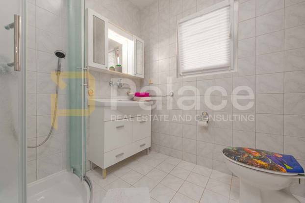 FOTO Najjeftinija vila na otoku Pašmanu ima bazen, ljetnu kuhinju i 300 metara do plaže!