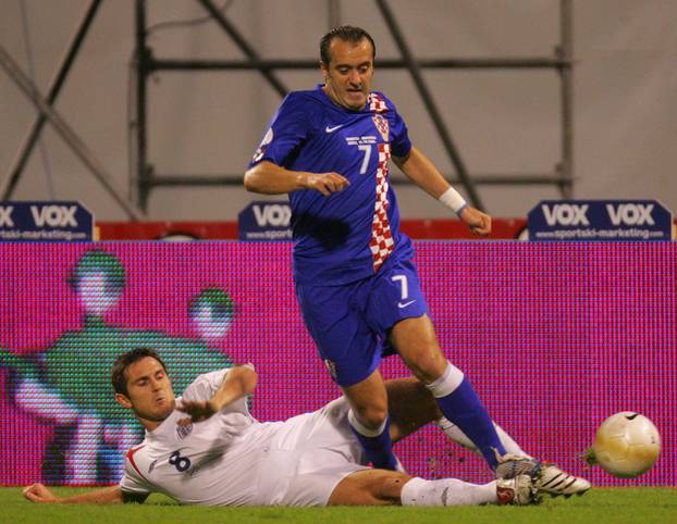 ARHIVA - 2006. Zagreb: Vatreni i "maksimirska krtica" srušili su Englesku 