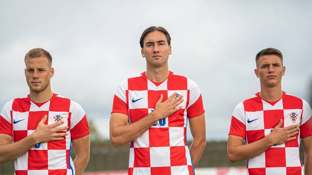 Nogometaši i nogometašice iz lokalnih klubova zvijezde Croatijinog TV spota za Katar