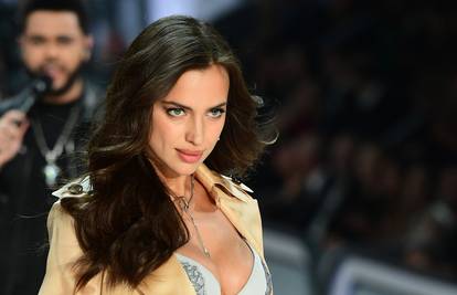 Skrivala trbuščić: Irina Shayk i Bradley Cooper čekaju dijete