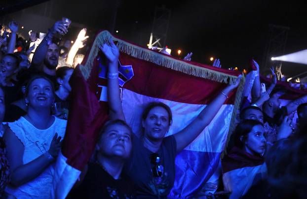 Dugopolje: Thompson održao koncert na prepunom stadionu Hrvatskih vitezova